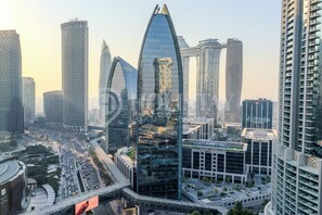 Holistay Kempinski Central Avenue Family Superior Studio with Burj Khalifa View | 客房景观