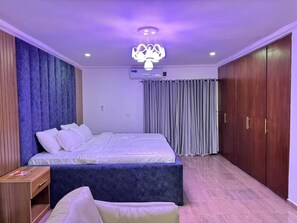 Superior Room | Down comforters, Tempur-Pedic beds, desk, laptop workspace - Fryburg luxury hotel and apartment (Lekki)