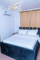 Executive Apartment, 1 Bedroom, Non Smoking, Balcony | Down comforters, Tempur-Pedic beds, desk, laptop workspace