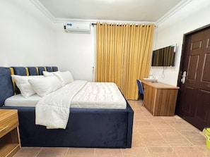 ห้องเอ็กเซกคิวทีฟซิงเกิล | ผ้านวมขนเป็ด, เตียง Tempur-Pedic, โต๊ะทำงาน, พื้นที่ทำงานแบบใช้แล็ปท็อป
