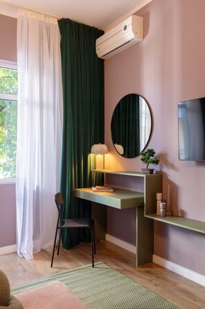 Comfort Apartment, 1 Queen Bed, Non Smoking, Balcony | 1 bedroom, blackout drapes, iron/ironing board, free WiFi - Delightful University Square 1BR, Balcony Church Views (Bucharest)