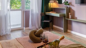 Leilighet – comfort, 1 queensize-seng, ikke-røyk, balkong | 1 soverom, blendingsgardiner, strykejern/-brett og wi-fi (inkludert)