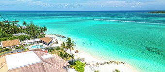 4-bedroom House with private Pool - walking distance to Baha Mar and Beach