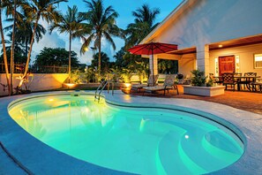 Outdoor pool - 4-bedroom House with private Pool - walking distance to Baha Mar and Beach (Nassau)