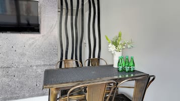 Classic Apartment | 2 bedrooms, iron/ironing board, free WiFi