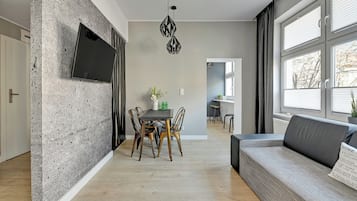 Classic Apartment | 2 bedrooms, iron/ironing board, free WiFi