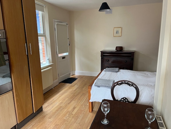 1 Schlafzimmer, Bügeleisen/Bügelbrett, kostenloses WLAN, Bettwäsche