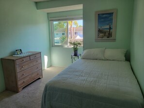 3 bedrooms, desk, iron/ironing board, WiFi