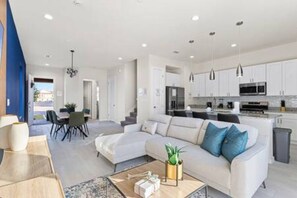 TV, video games - Enchanted Dreams Getaway – 5-BD Near Disney! (Four Corners)