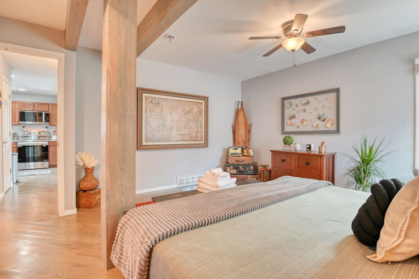 3 室のベッドルーム、アイロン / アイロン台、旅行用ベビーベッド、WiFi (無料)