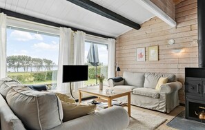 TV, fireplace - Stunning home in Aabenraa (Aabenraa)