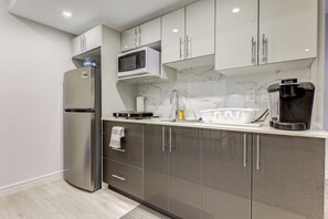 Mikrobølgeovn, vannkoker, brødrister og hurtigmikser