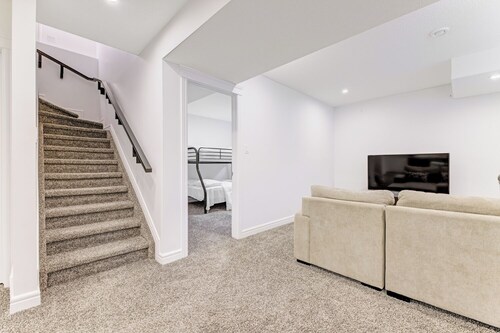 Comfortable Basement Suite in SW Edmonton