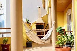 Terrace/patio - Spacious Penthouse w/ Barbecue, wifi, 2 terraces & Views (Praia)