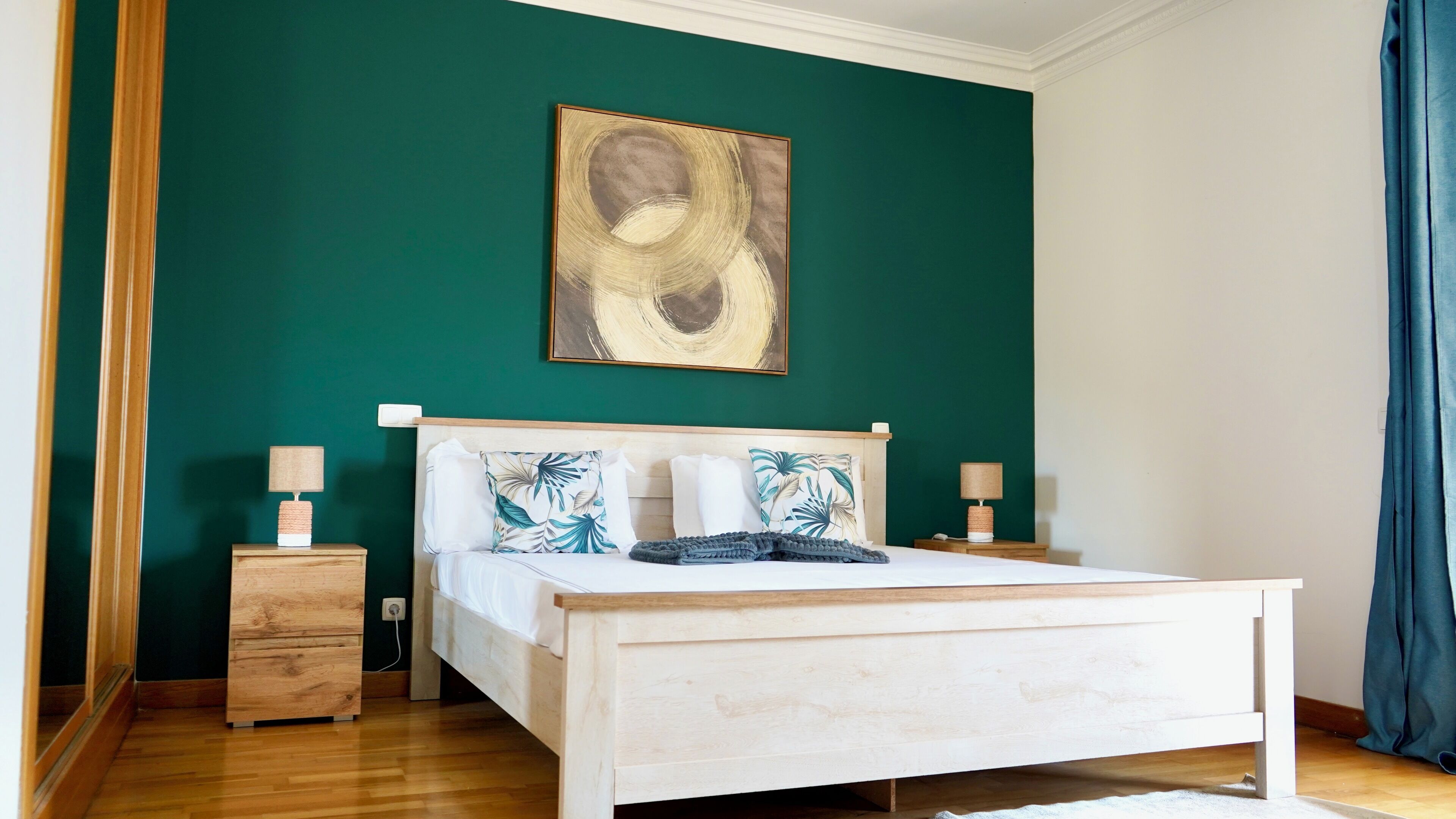 4 Schlafzimmer, Schreibtisch, Bügeleisen/Bügelbrett, kostenloses WLAN