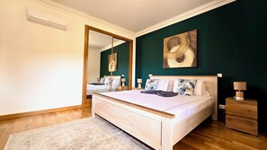 4 bedrooms, desk, iron/ironing board, free WiFi