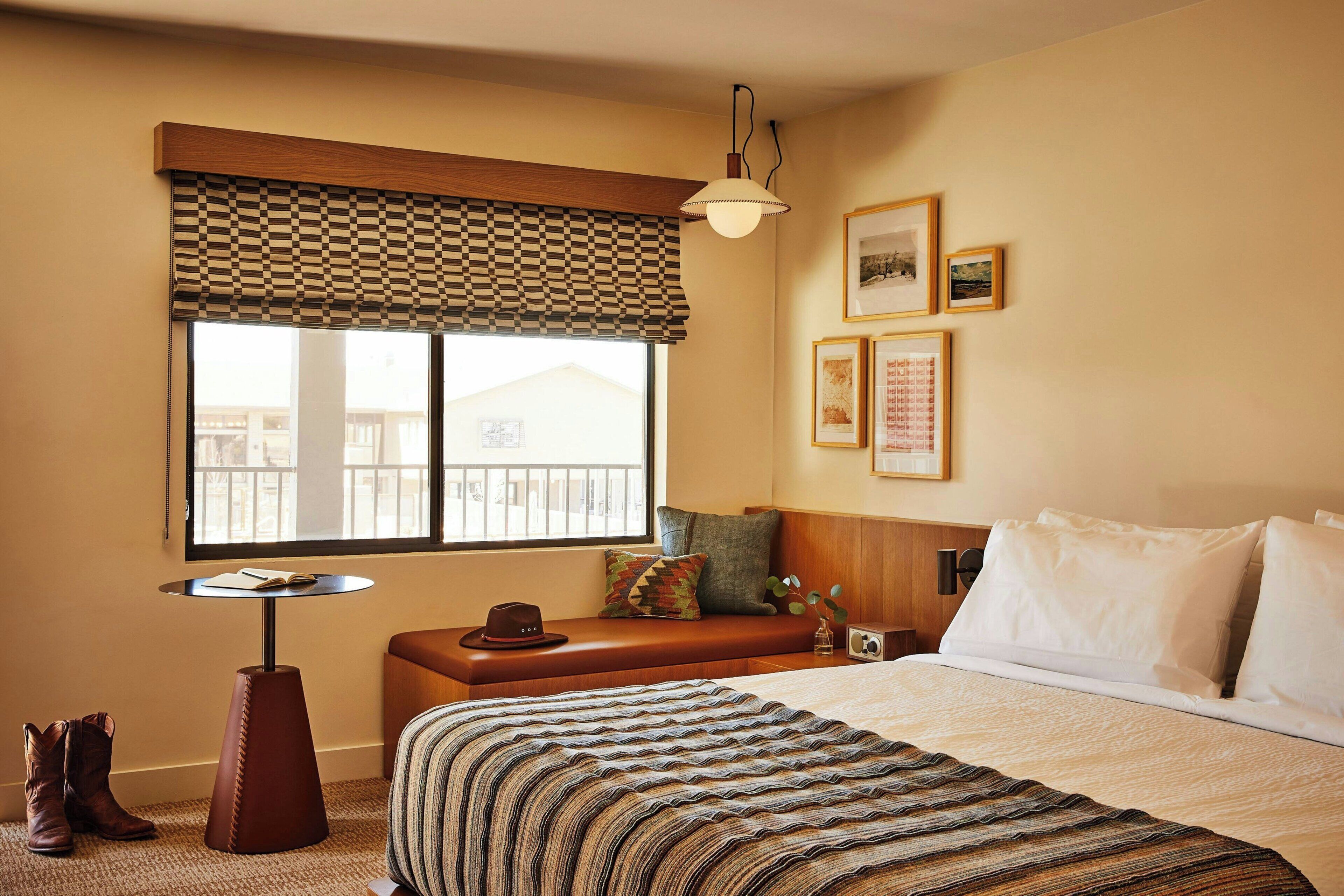 Ropa de cama de alta calidad, colchones con pillow-top y minibar 