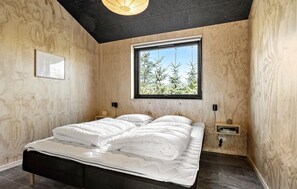 5 bedrooms, iron/ironing board, travel cot, free WiFi