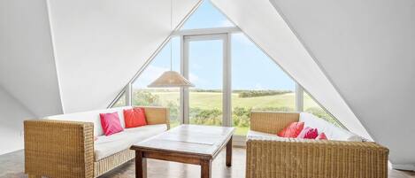 Télévision, cheminée, baby-foot