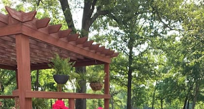 "Gardenside Chalet" Walk-in Norfork River Access in Norfork, AR