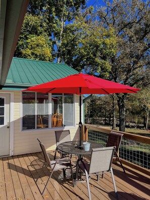 Outdoor dining - "The Lodge" GREAT FOR GROUPS & Walk-in River Access (Norfork)