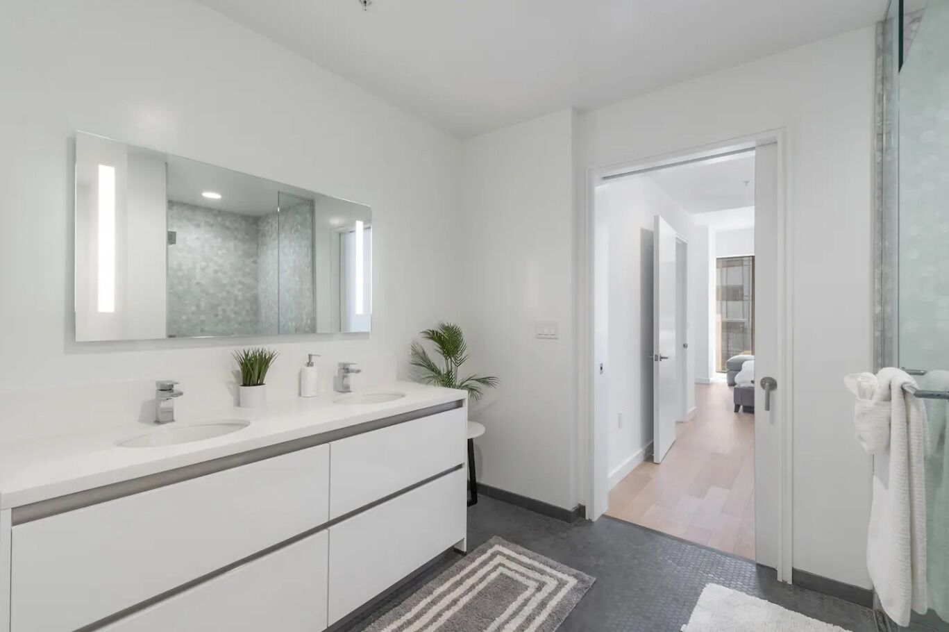 ヘアドライヤー、タオル、石鹸、シャンプー