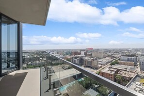 Property grounds - Luxury High Rise in DTLA (Downey)