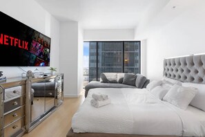 2 bedrooms, iron/ironing board, WiFi, bed sheets - Luxury High Rise in DTLA (Downey)