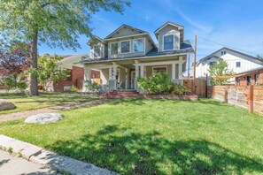 Exterior - 6BR Midtown Escape | Perfect for Groups, Sleeps 12 (Reno)