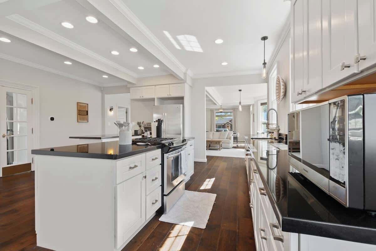 Microonde, forno, piano cottura, lavastoviglie