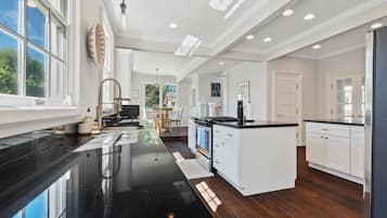 Mikrowelle, Ofen, Herdplatte, Geschirrspüler