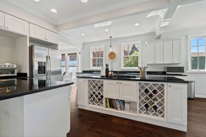 Mikrowelle, Ofen, Herdplatte, Geschirrspüler