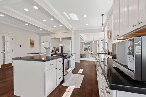 6BR Midtown Escape - Perfect for Groups, Sleeps 12