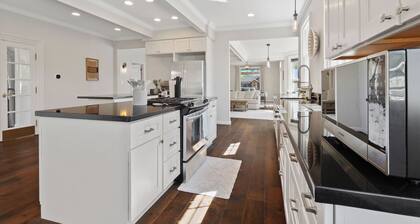 6BR Midtown Escape - Perfect for Groups, Sleeps 12