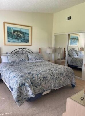 3 makuuhuonetta, silitysrauta/-lauta, ilmainen Wi-Fi, vuodevaatteet