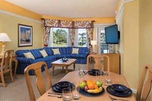 Dining - Fantastic condo in Orlando; fully equipped kitchen, washer/dryer, WiFi (Orlando)