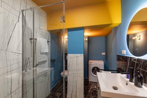 Deluxe Apartment, Balcony, City View | Bathroom