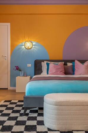 Deluxe-Apartment, Balkon, Stadtblick | 3 Schlafzimmer, Allergikerbettwaren, Verdunkelungsvorhänge