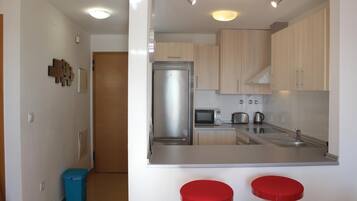 Réfrigérateur, four, plaque de cuisson, lave-vaisselle