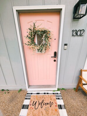 Exterior detail - Charming 4-bedroom Cottage- BEST LOCATION & BACKYARD (Ocala)