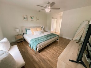 4 bedrooms, WiFi, bed sheets - Charming 4-bedroom Cottage- BEST LOCATION & BACKYARD (Ocala)