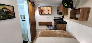 1 bedroom, desk, WiFi, bed sheets