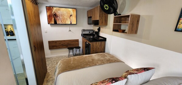 1 Schlafzimmer, Schreibtisch, WLAN, Bettwäsche