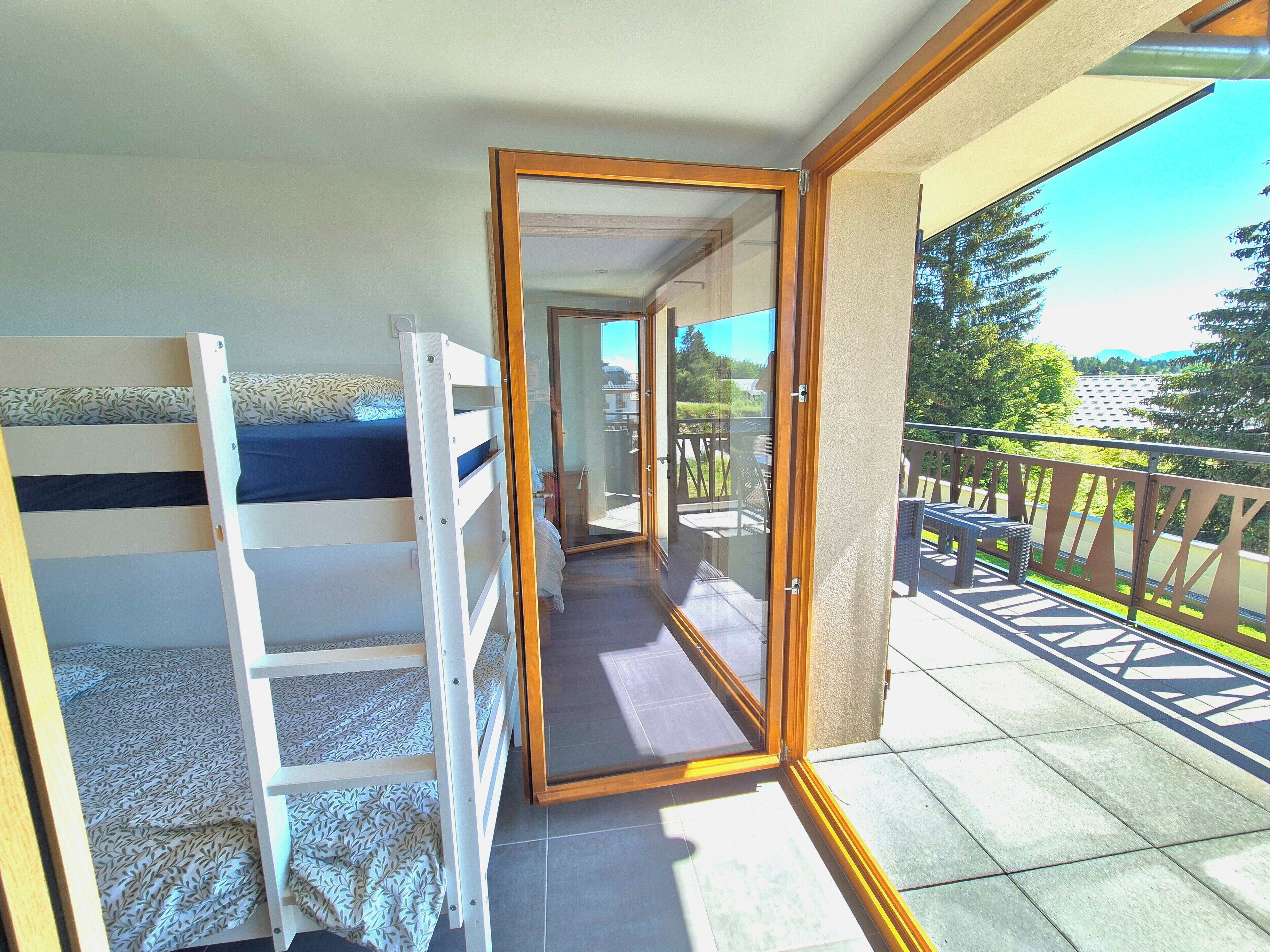 2 bedrooms, travel cot, WiFi, bed sheets