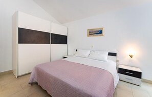 1 bedroom, iron/ironing board, free WiFi, bed sheets