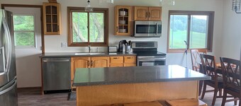 Charming 3-bedroom fully renovated house in peaceful country setting