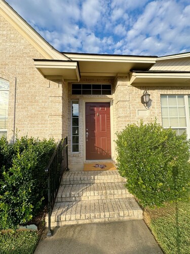 Home Sweet College Station! 3bed/ 2bath, Minutes away from Texas A&M University.