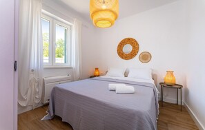 4 makuuhuonetta, silitysrauta/-lauta, ilmainen Wi-Fi, vuodevaatteet