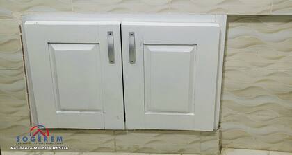 Chic, moderately furnished apartment close to shops.