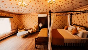 ห้องคลาสสิก, วิวสวน | โต๊ะทำงา  น, พื้นที่ทำงานแบบใช้แล็ปท็อป, เตารีด/โต๊ะรีดผ้า, Wi-Fi ฟรี
